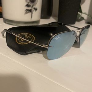 Ray Ban Aviators with Mirrored lenses